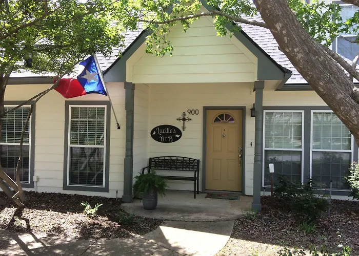 Lucille'S B&B Garland