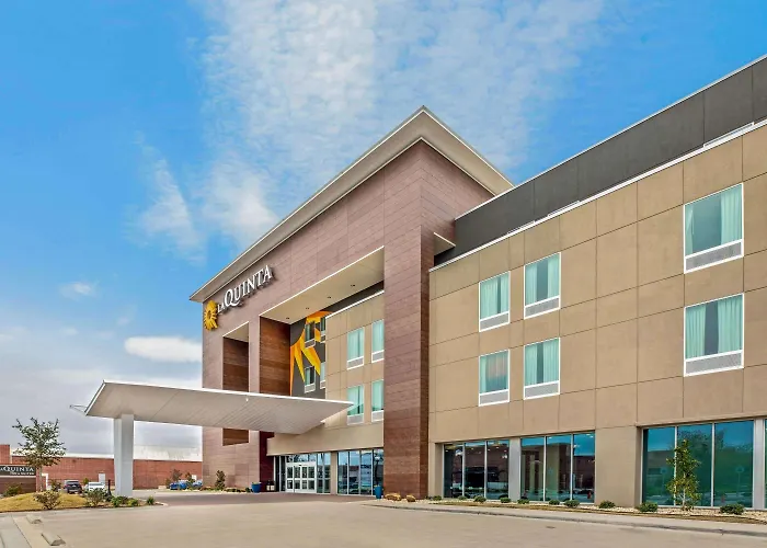 La Quinta By Wyndham Waco Baylor Downtown Hotel