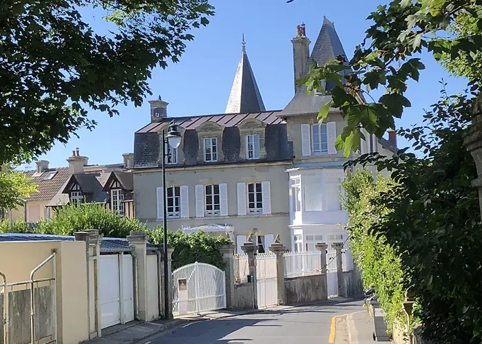 Hotel DDay Aviators Le Manoir à Arromanches-les-Bains