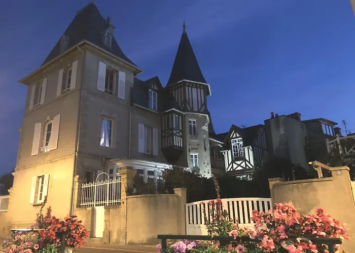 Hotel DDay Aviators Le Manoir à Arromanches-les-Bains