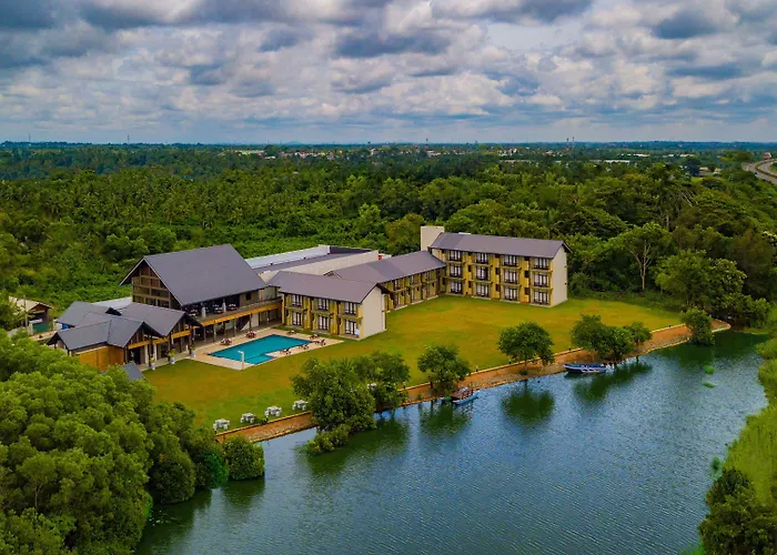 Amora Lagoon Hotel Katunayake