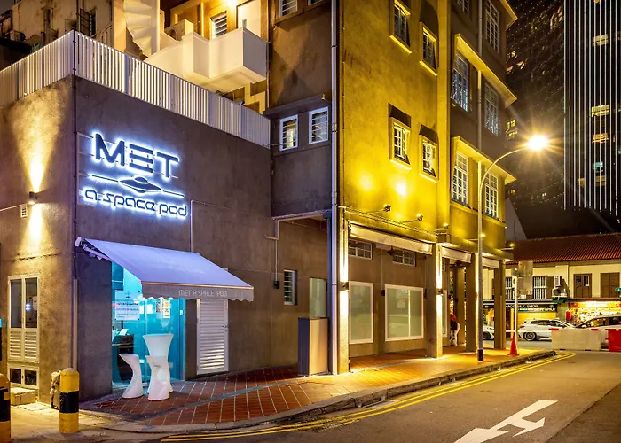 Met A Space Pod At Arab Street Singapur