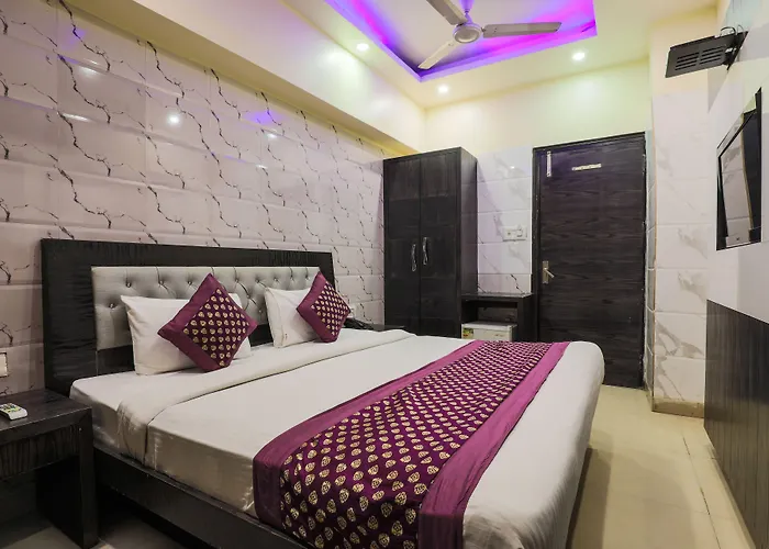 Hotel Guruvas Inn "Vaccinated Staff" New Delhi