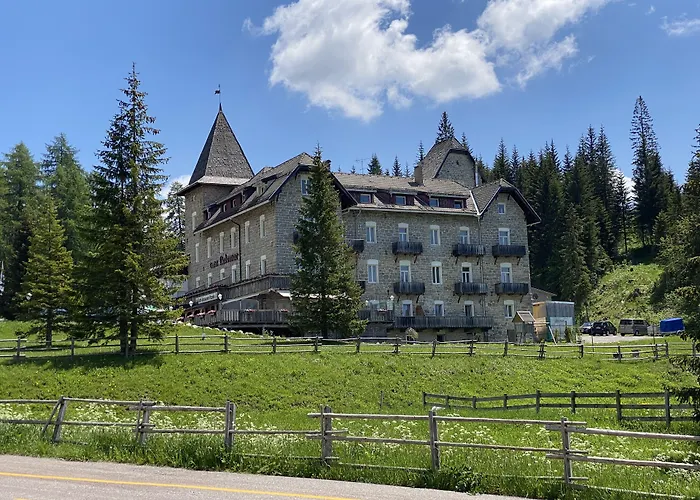 Hotel Castel Latemar Carezza al Lago
