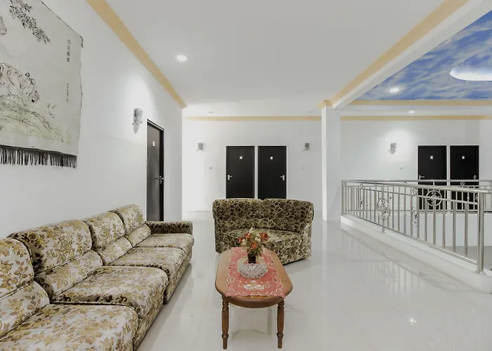 RedDoorz near Sam Ratulangi Airport Manado Hotel