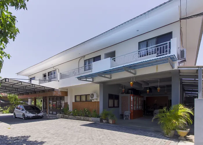 RedDoorz near Sam Ratulangi Airport Manado Hotel