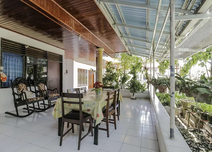 RedDoorz near Sam Ratulangi Airport Manado Hotel