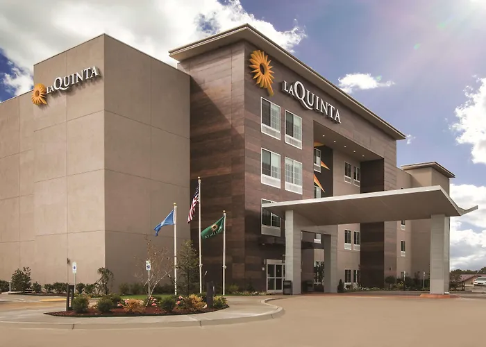 La Quinta By Wyndham Mobile Hotel