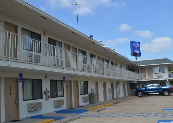 Super 7 Inn Bossier City