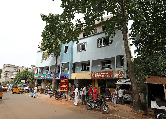Oyo 16821 Hotel Senapati Palace Bhubaneswar