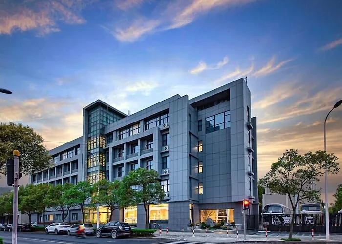 Shanghai Joyful Yard Hotel