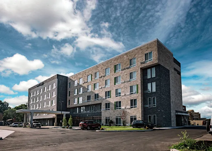 Courtyard By Marriott Toledo West Hotel