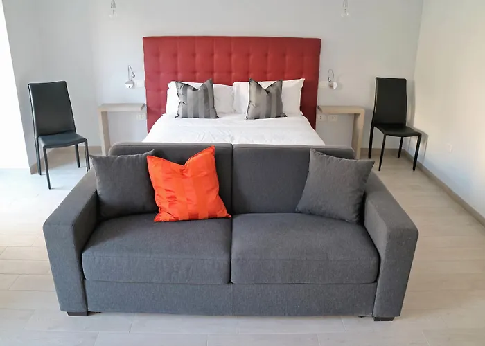 Riviera Luxury Suites Naples