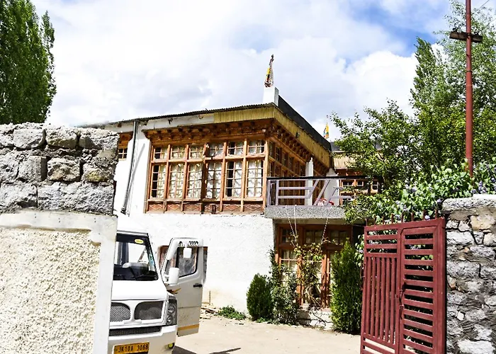 Goba Guest House Hundar