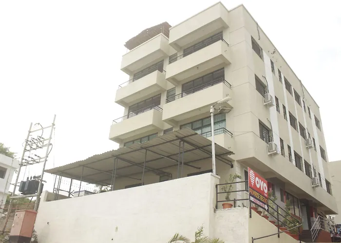 Oyo Primrose Regency Near Amanora Mall Kharadi