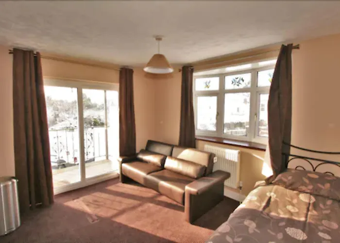 Central Studios Gloucester Road By Roomsbooked - Free Parking Cheltenham