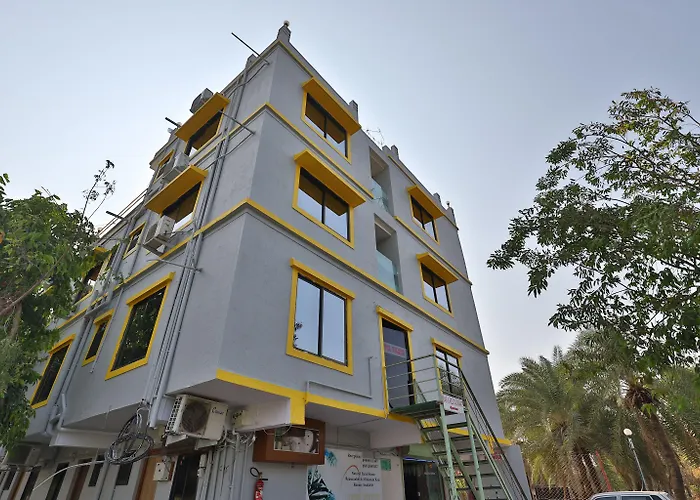 Oyo 24833 Hotel Silver Daman
