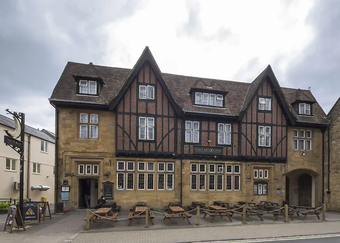Half Moon, Sherborne By Marston'S Inns