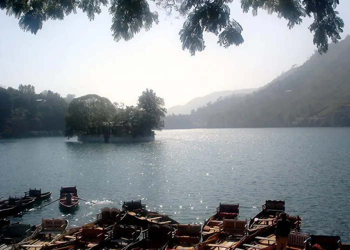 Fishermen'S Lodge - A Lake Facing Hotel Near Nainital Bhimtal