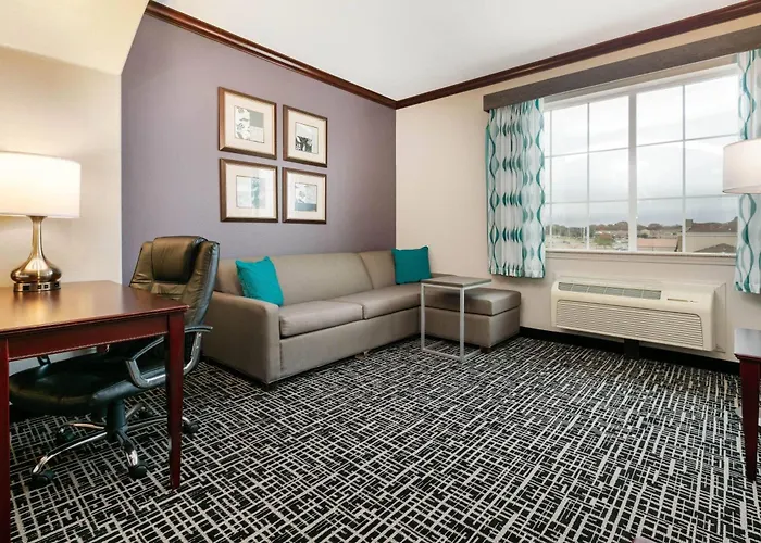 La Quinta By Wyndham Lindale Hotel