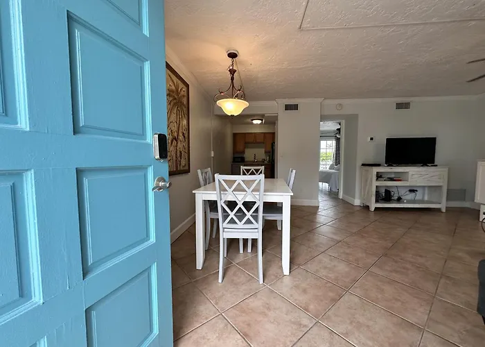 Alamanda Villas On Holmes Beach