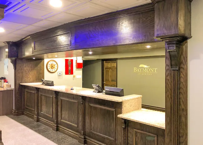 Baymont By Wyndham Ferndale/Royal Oak Hotel