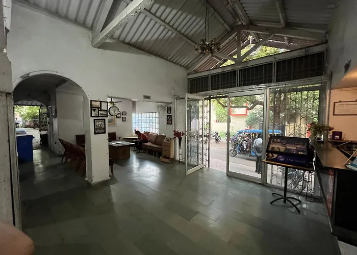 Hotel Grand Barrack Khandwa