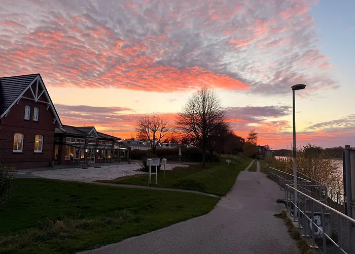 Kanal-Haus Das Gästehaus direkt am Nord-Ostsee-Kanal Osterrönfeld