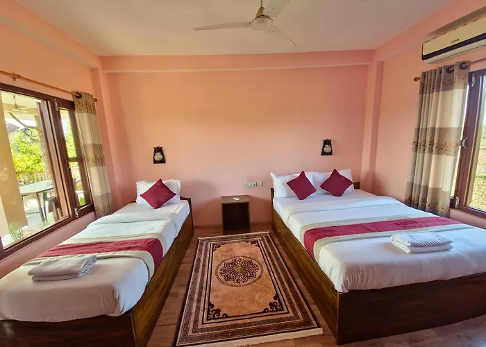 Hotel Tree Tops Sauraha