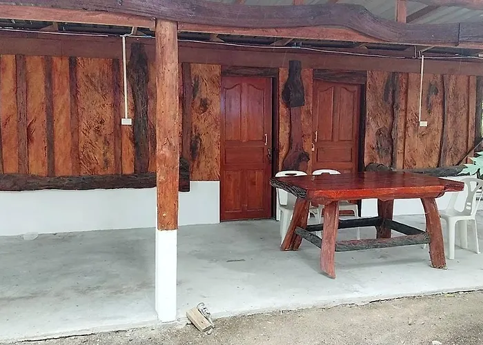 Hotel Koh Ngai Seafood
