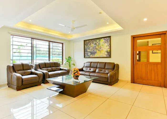 Super Townhouse Vembanad Tourist Home Kochi