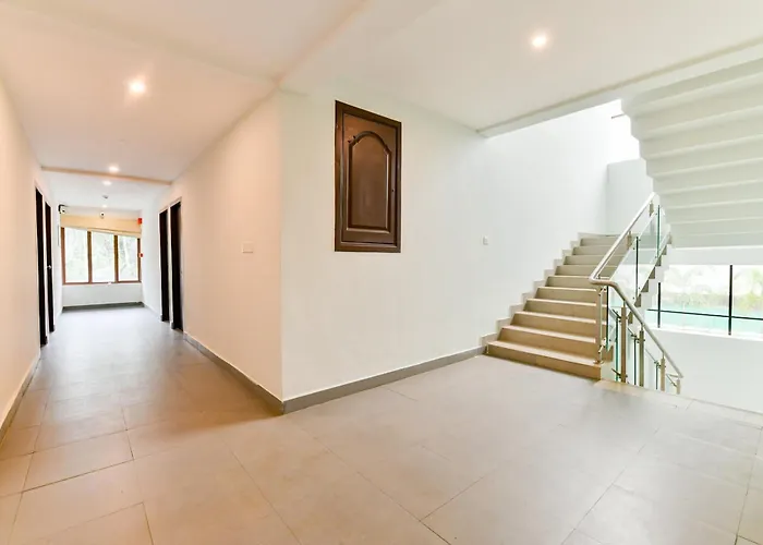 Super Townhouse Vembanad Tourist Home Kochi