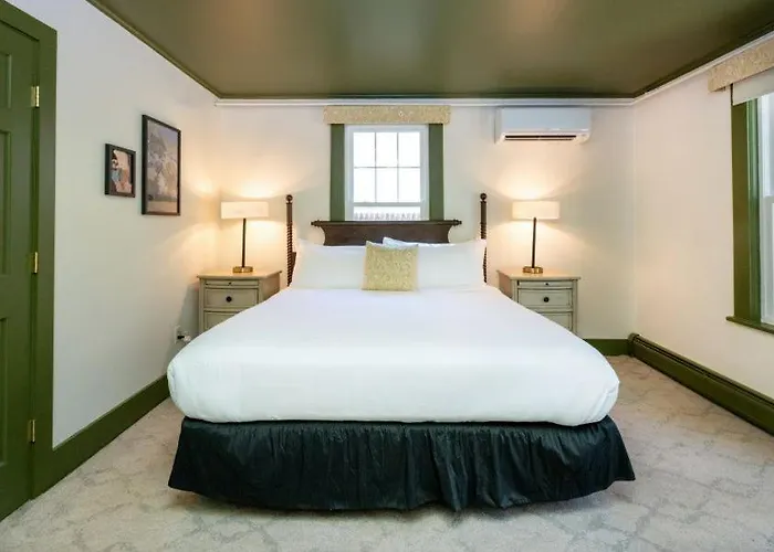 The Whitlock By The Lenox Collection Hotel