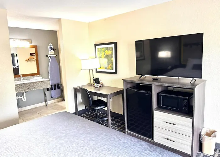 Super 8 By Wyndham Morganton Hotel