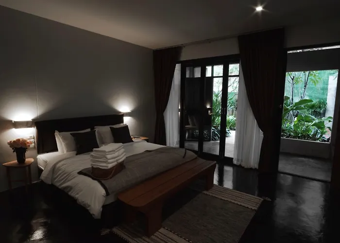 Cherlock Hotel เชียงใหม่