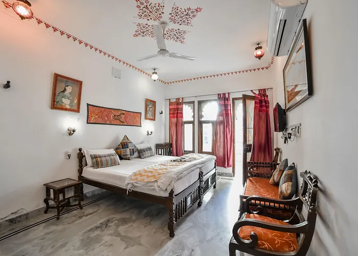 Hotel Devraj Niwas On Lake Pichola Udaipur