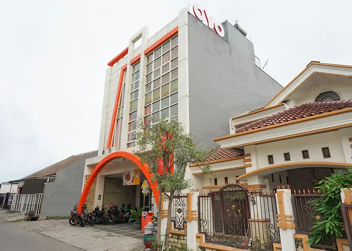 Oyo 450 Semampir Residence Surabaya