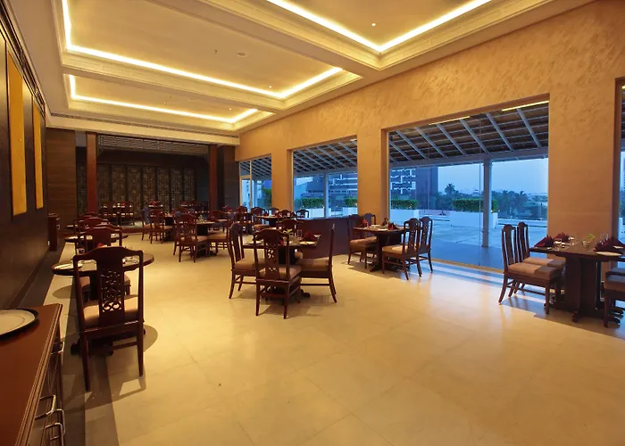 Monsoon Empress Kochi Hotel