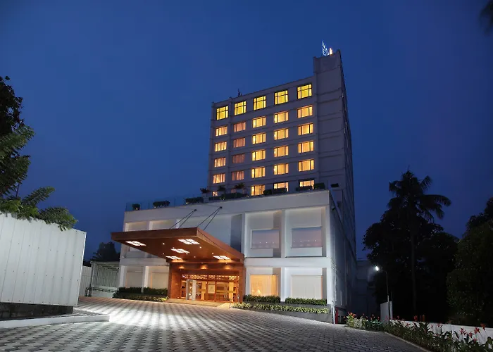 Monsoon Empress Kochi Hotel