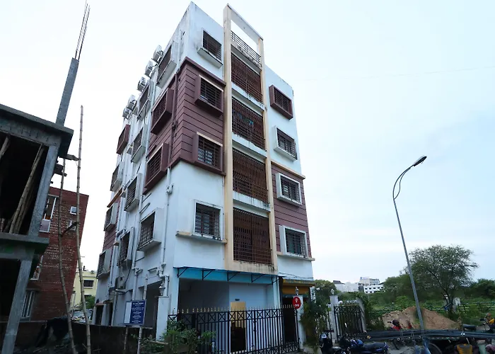 Oyo 7111 Fanindra Guest House Kolkata