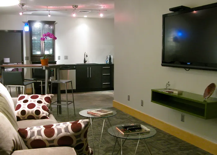 Suites At 118 Bloomington