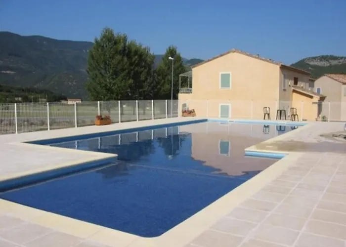 Aparthotel Hameau des Sources à Montbrun-les-Bains
