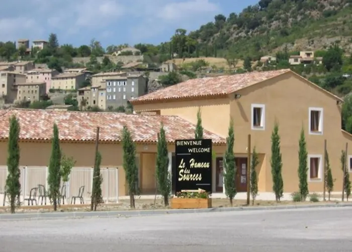 Aparthotel Hameau des Sources à Montbrun-les-Bains