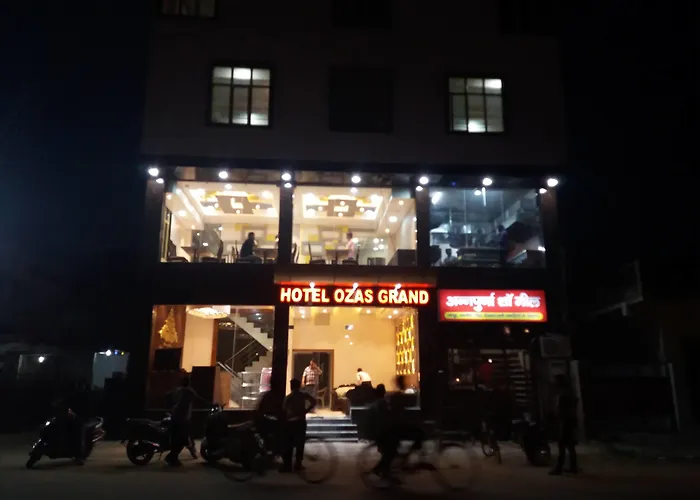 Hotel Ozas Grand Varanasi