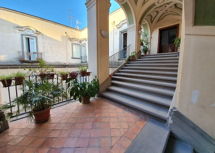 The Spanish Palace, Suites, Rooms, Apartments & Terraces Neapel