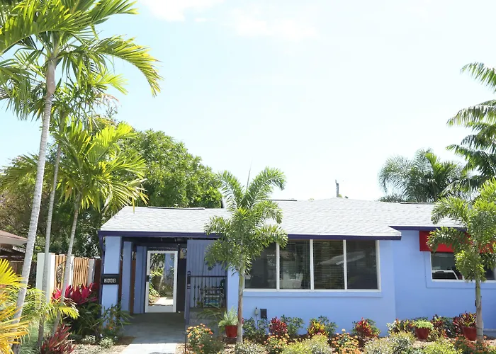Fantasy Island Inn, Caters To Men Wilton Manors