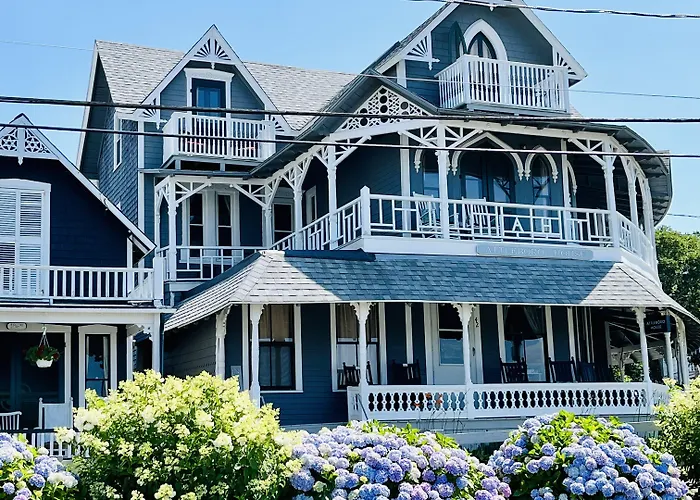 The Attleboro House Hotel Oak Bluffs