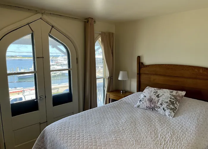 The Attleboro House Hotel Oak Bluffs