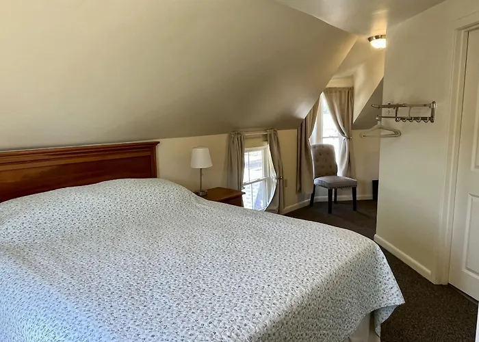 The Attleboro House Hotel Oak Bluffs