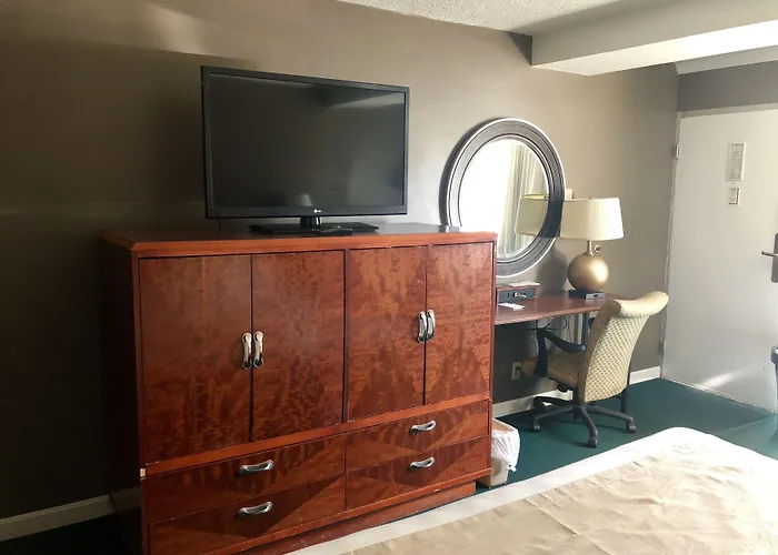 Econo Lodge Auburn I-95